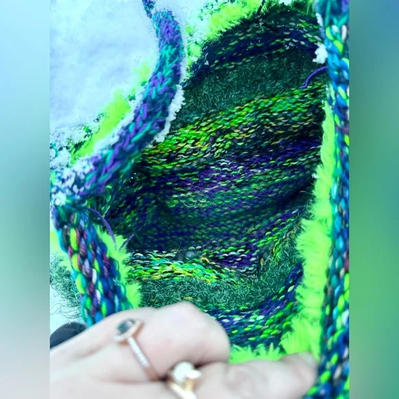 Vibrant Multicolor Knit Tote Bag - Picture 11 of 17